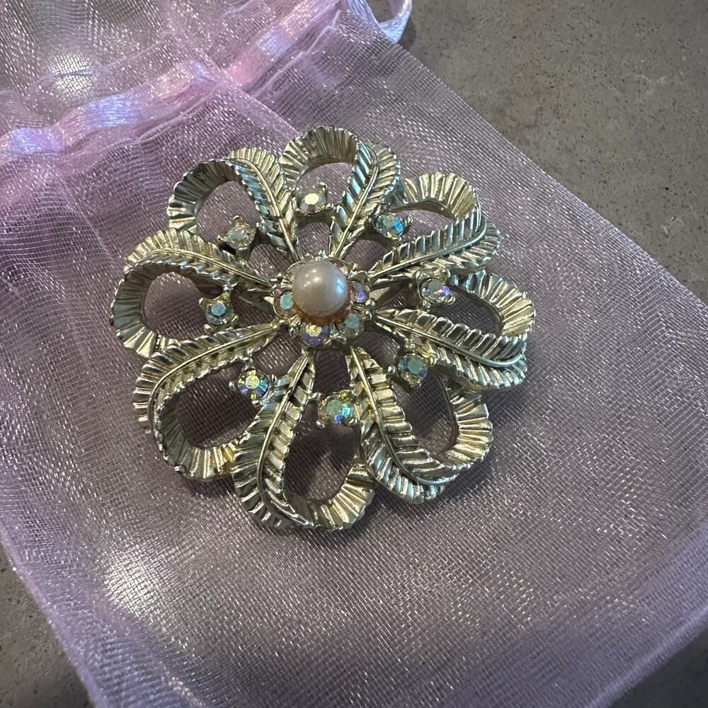 Vintage Gold Tone Filigree Flower Brooch w/ Faux Pearl & Rhinestones